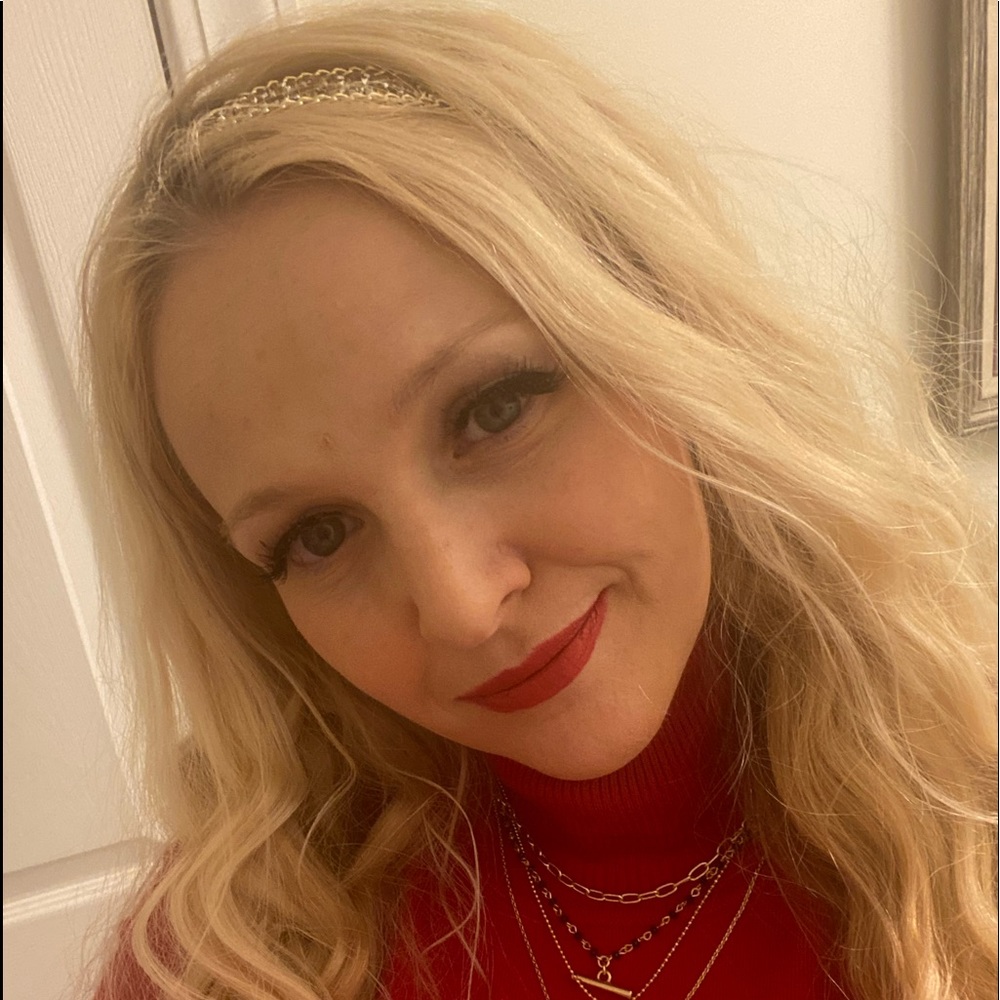 Meet your Posher, Angela